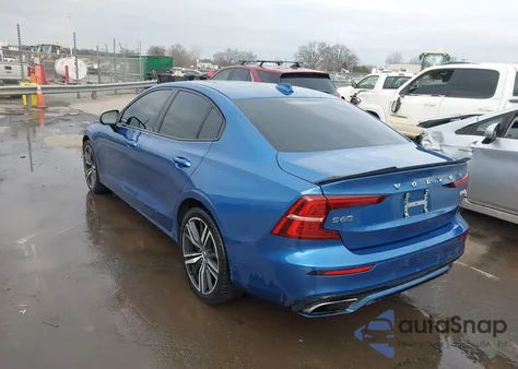 2021 Volvo S60 T5 R-Design z USA, uszkodzony, nr VIN 7JR102FM8MG092600
